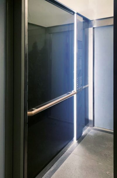 Aufzug Ausstattung schwarzes Glas
